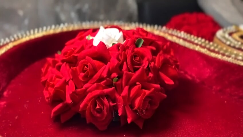 Hair Bun Gajra Reusable Bun Flower Jewelry for Wedding Bridal Juda for Bride Indian Floral Bun Bollywood Style Classical Dance